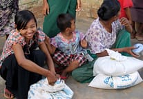 Distribution de riz en <i>Dry Zone</i> - Birmanie 1-Rice distribution in Na Lin Kan West - June 20133
