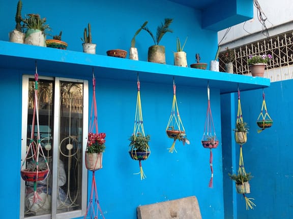 Les pots de fleurs confectionnés par les jeunes du Foyer